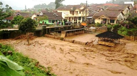 Contoh Artikel Tentang Bencana Alam Banjir – Berbagai Contoh