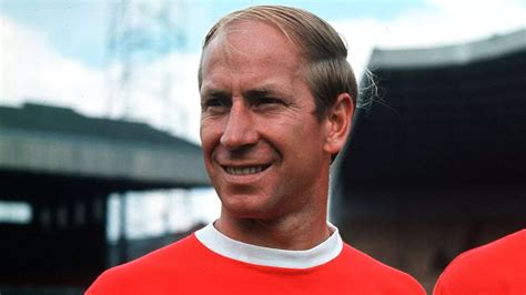 Sir Bobby Charlton dies as soccer pays tribute to England and Man Utd ...