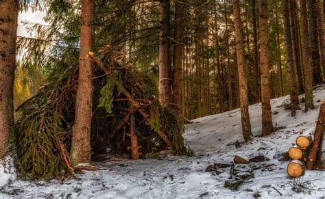 How To Build An Emergency Winter Shelter - Survival Tips