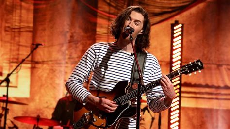 Hozier Makes 'Sweet Music' with His Latest Performance - LyricsFa.com