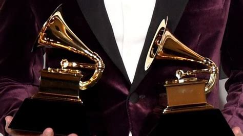 The Grammy trophy: Design, weight, height | How much is the miniature ...