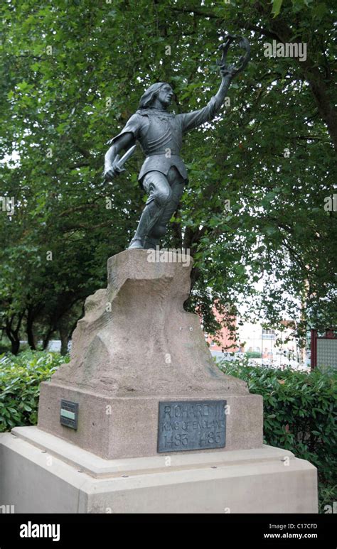 Statue of Richard III, King of England, in Castle Gardens, Leicester ...