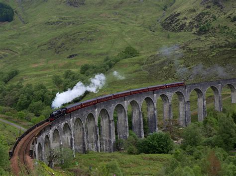 Glenfinnan Viaduct mit dem Jacobite Steam Train Foto & Bild | europe ...