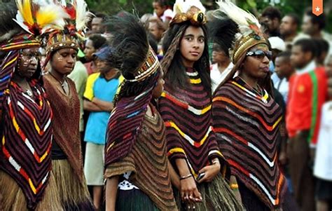 6 Papua Traditional Clothing, Let's See! - papuaaround.com