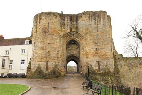 Tonbridge Castle gatehouse © Richard Croft cc-by-sa/2.0 :: Geograph ...