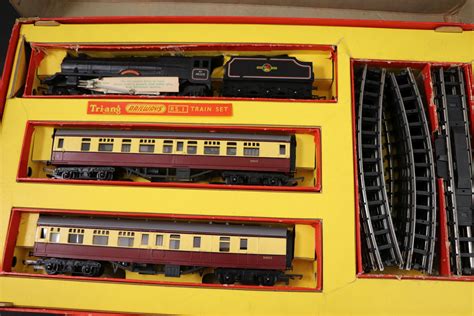 Three boxed Triang OO gauge model railway train sets to include RS24 ...