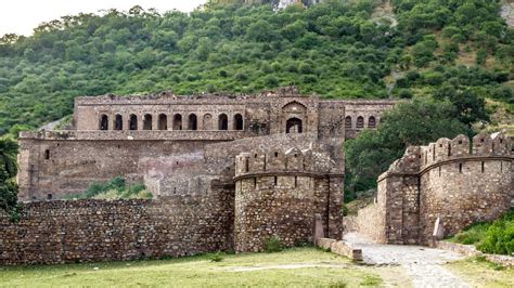 The secrets of India's haunted fort - BBC Reel