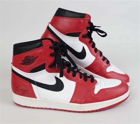 1994 Air Jordan Retro Michael Jordan Signed Sneakers Shoes ...