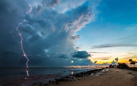 Clouds and Lightning over the Ocean, Sea, Beaches, Sky, Clouds, Storms ...