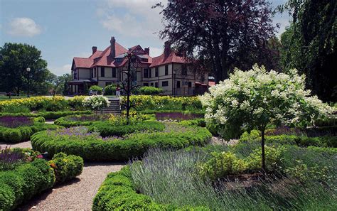 Highfield Hall & Gardens, on Cape Cod | Harvard Magazine