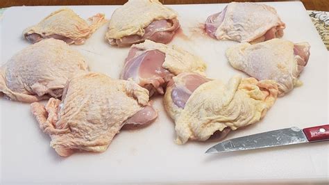 FOOD PREP (DEBONING/SKINNING CHICKEN THIGHS FOR STIRFRY) - YouTube