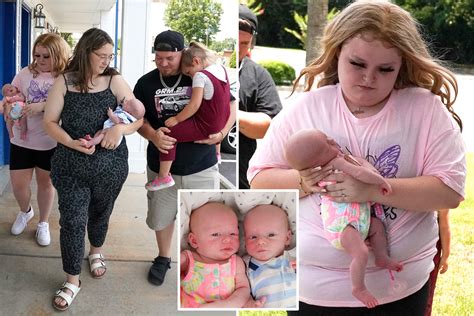 Mama June's daughter Honey Boo Boo, 16, nearly DROPS her sister Pumpkin ...