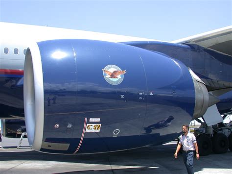 Huge engine. United Airlines Boeing 777 | Aviones, Avion despegando ...