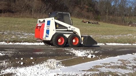 BOBCAT 742 SKID STEER WITH BUCKET - YouTube