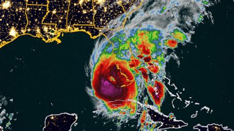 Hurricane Ian continues to batter Florida as a Category 1 storm while ...