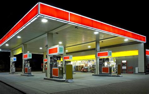 How Do I Become a Gas Attendant? (with pictures)