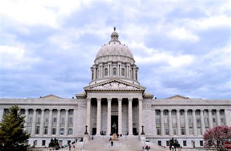 Missouri State Capitol Building in Jefferson City, Missouri - Encircle ...