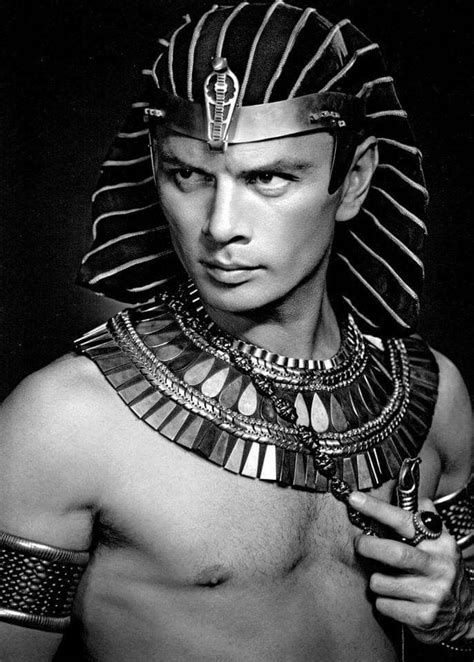 Yul Brynner, fotografato nel 1956 da Yosuf Karsh sul set del film I ...