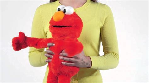 Playskool U.S. Demo | Big Hugs Elmo | Sesame Street - YouTube