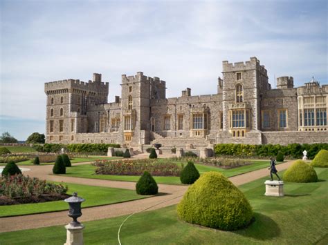 Windsor Castle, residence of Queen Elizabeth II. | Uk castles, Windsor ...