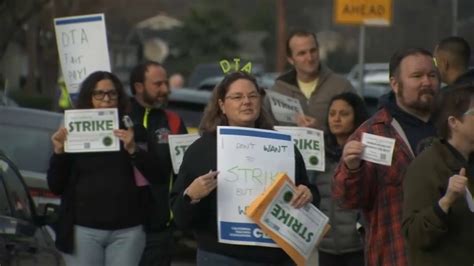 Dublin Unified School District teachers picket for better pay – NBC Bay ...