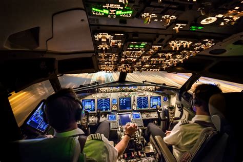 Comment devenir un pilote de ligne commercial ? - Pilot Career News ...