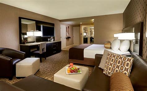 Golden Nugget Rooms & Suites | Photos & Info | Las Vegas Hotels