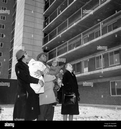 Robert taylor homes chicago Black and White Stock Photos & Images - Alamy