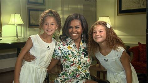 Video Michael Strahan's Twin Daughters Interview the First Lady - ABC News