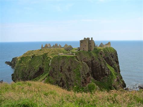 Dunnottar Castle, near Stonehaven in Aberdeenshire | Scotland, Ruins ...