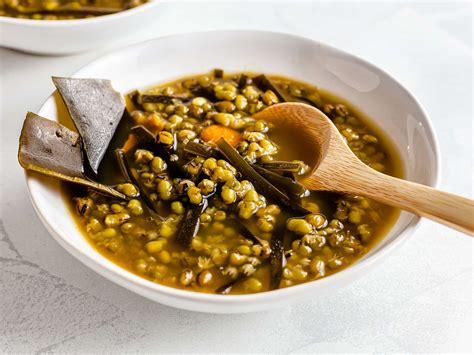 Chinese Mung Bean Soup (green bean soup) | Foodaciously