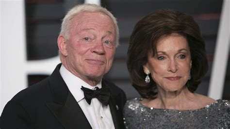 Jerry Jones’ Family: 5 Fast Facts You Need to Know | Heavy.com