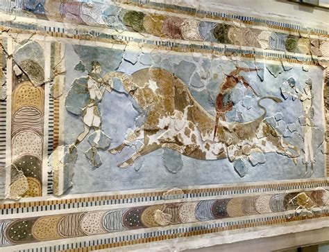 Smarthistory – Bull-leaping fresco from the palace of Knossos