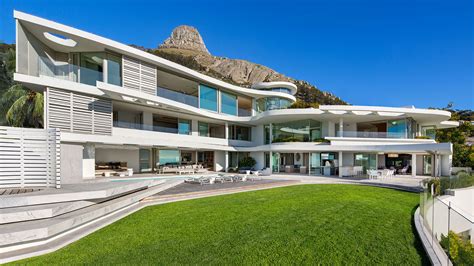 This Cape Town luxury house makes use of inventive design flourishes ...