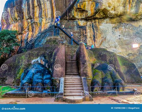 Lion Rock, Ancient Rock Fortress of Sigiriya, Sri Lanka Editorial Stock ...