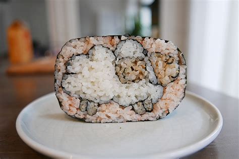 CREATIVE SUSHI ROLL – SHEEP