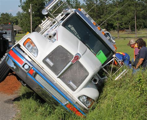 No Injuries In Fire Truck Wreck : NorthEscambia.com