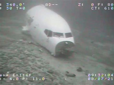 Photos show underwater wreckage of Boeing plane that crash-landed off ...