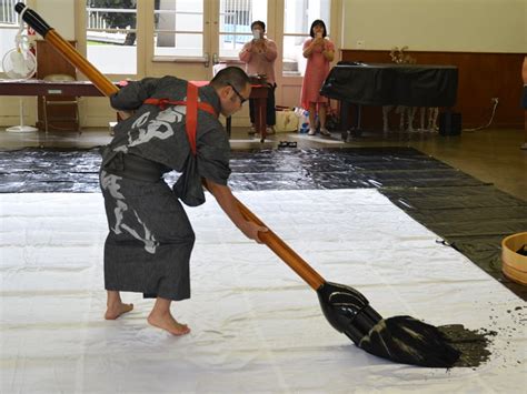 Watch a Japanese Calligraphy Master Paint With Giant Brushes