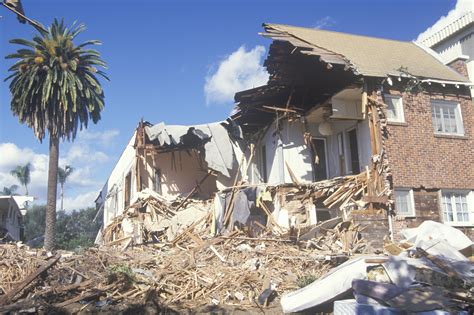 Devastating photos show the damage from the 1994 Northridge earthquake ...