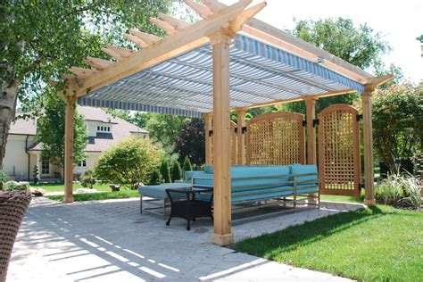 Choosing a Retractable Awning: 'Covering' All The Options