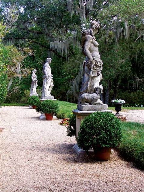 Antebellum Garden Design in 2020 | Garden design images, Small garden ...