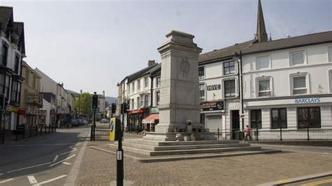 Aberdare's £7.7m revamp offers pain and hope, say traders - BBC News