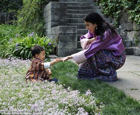 Bhutan's Dragon Prince pictured with his parents | Bhutan, Photos of ...