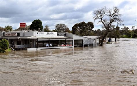 Flooding apocalypse in Australia as 12-meter (39-foot) floods to ...