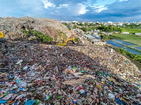 Landfill Waste: What Can We Do to Minimise It? | Earth.Org