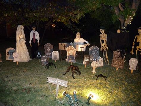 The graveyard scene - 2012 | Halloween 365 24/7 | Pinterest