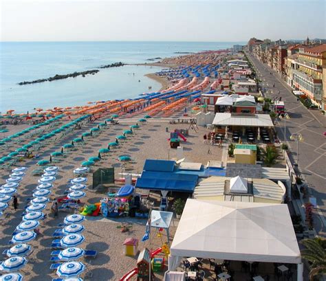 Porto Recanati beaches http://www.loretohotel.it/hl/it/promo_pacchetti ...