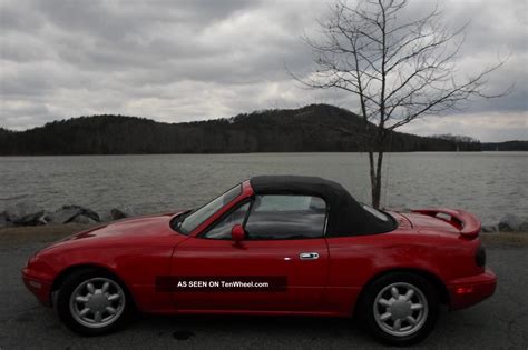 1990 Mazda Miata Base Convertible 2 - Door 1. 6l