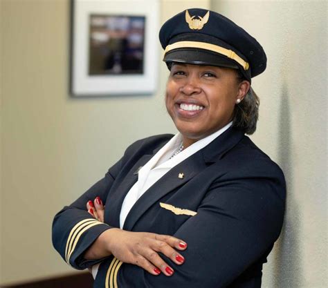 Meet Nia Gilliam-Wordlaw: United Airlines first officer & co-founder of ...